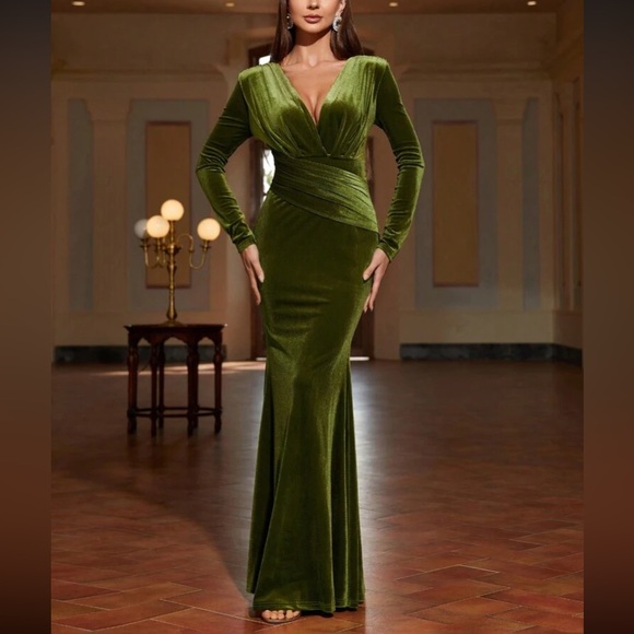 Luxe dark green surplice neck mermaid hem party formal evening velvet gown dress - Picture 13 of 16